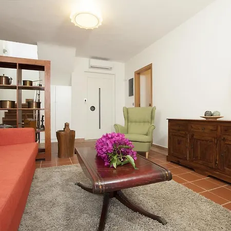 Palirries Villas فيلة *